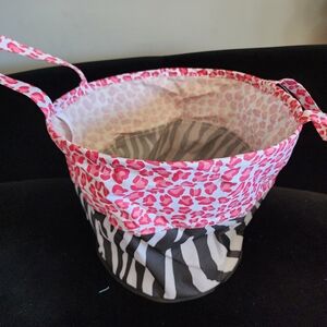 Tote Bag Pink and Black Animal Print New No Tags, Collapsible With Handles